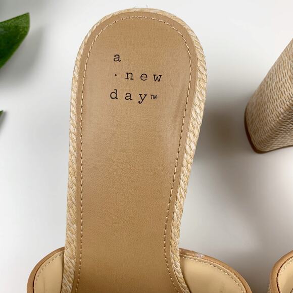 A New Day Arden Sandals Tan Raffia Ornamented Block Heels Women's 6.5 - Picture 5 of 10